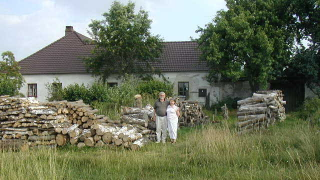 Liza Lizarraga’s parents visiting the Czech home where her father’s grandmother grew up, in 2005.